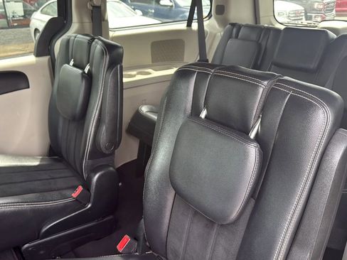 Used 2018 Dodge Grand Caravan SXT FWD image 19