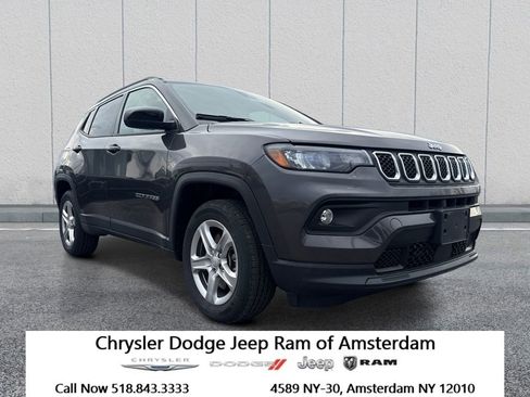 Used 2023 Jeep Compass Latitude image 1