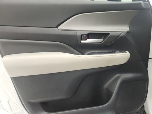 Used 2024 Toyota Grand Highlander FWD image 12