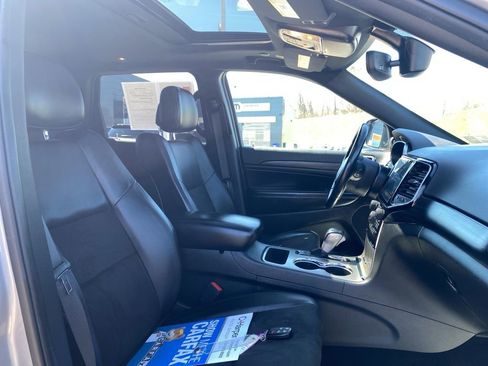 Used 2020 Jeep Grand Cherokee Altitude image 11