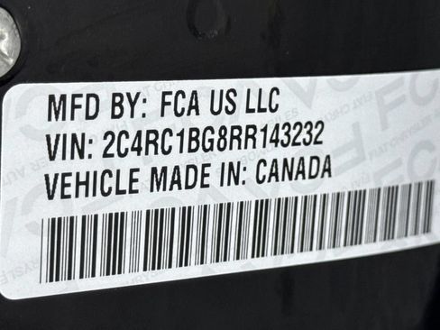 Used 2024 Chrysler Pacifica Touring-L FWD image 32