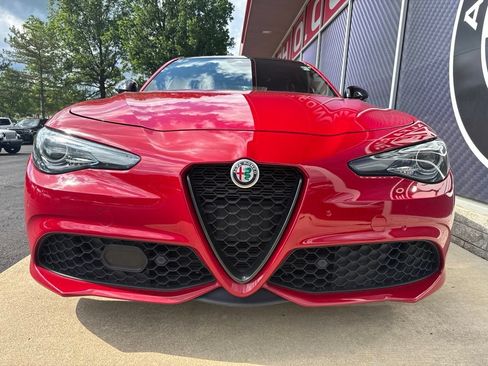 Used 2023 Alfa Romeo Giulia Veloce AWD/4WD image 8