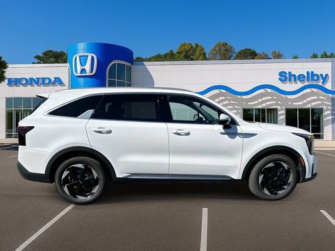 Used 2025 Kia Sorento EX image 9