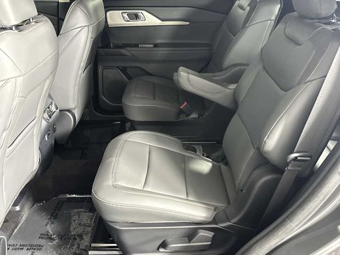 Used 2025 Ford Explorer Active w/ Active Comfort Package AWD/4WD image 24