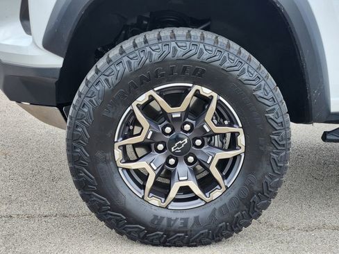 Certified 2025 Chevrolet Colorado ZR2 w/ Technology Package AWD/4WD image 10