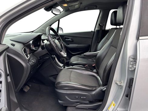 Used 2017 Chevrolet Trax LT w/ LT Convenience Package image 14