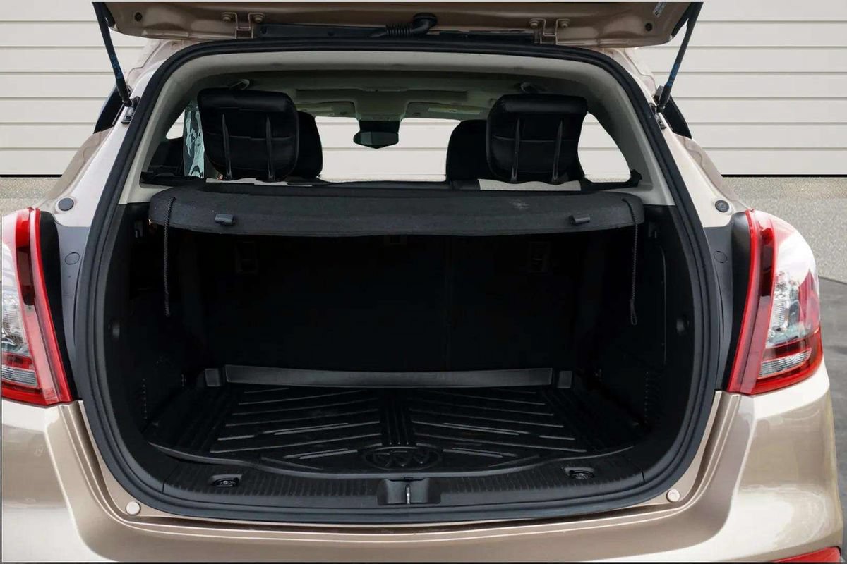 Used 2019 Buick Encore Sport Touring w/ Safety Package FWD image 10