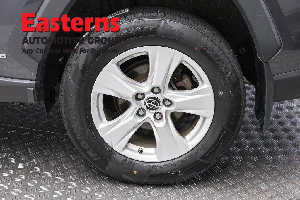 Used 2021 Toyota RAV4 LE w/ Carpet Mat Package (TMS) AWD/4WD image 10