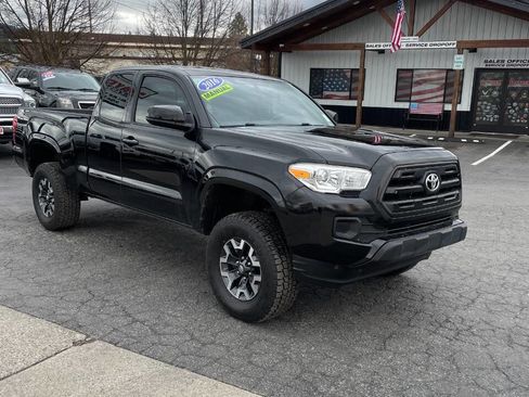 Used 2016 Toyota Tacoma SR image 8