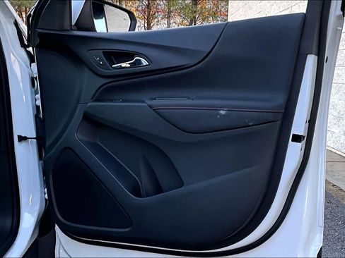 Used 2023 Chevrolet Equinox RS image 23