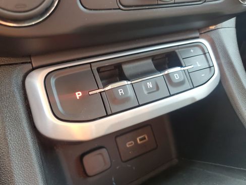 Used 2021 GMC Acadia SLE FWD image 23