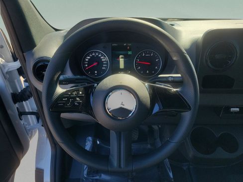 Used 2025 Mercedes-Benz Sprinter 2500 image 16