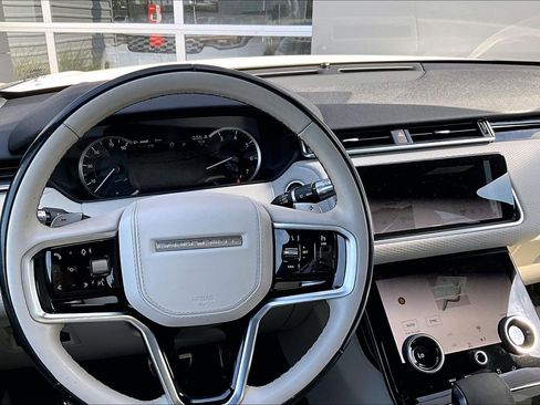 Used 2022 Land Rover Range Rover Velar R-Dynamic S image 6