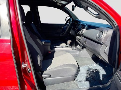 Used 2022 Toyota Tacoma TRD Sport image 25