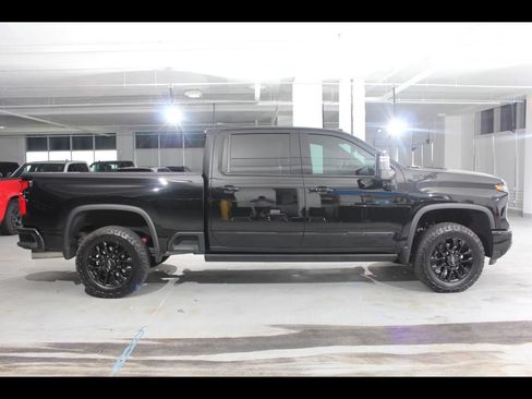 Used 2025 Chevrolet Silverado 2500 High Country w/ High Country Premium Package AWD/4WD image 6