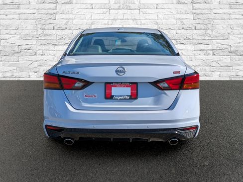 Used 2024 Nissan Altima 2.5 SR w/ SR Premium Package FWD image 7