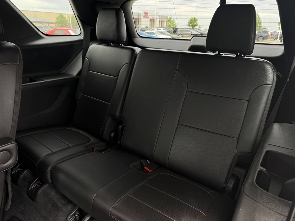 Used 2023 Chevrolet Traverse High Country w/ LPO, Floor Liner Package AWD/4WD image 29