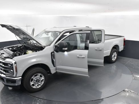 New 2026 Ford F250 XLT w/ XLT Premium Package RWD image 37