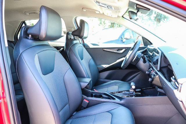 Certified 2025 Kia Niro EX FWD image 17