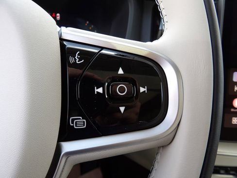 New 2026 Volvo XC60 B5 Ultra w/ Protection Package Premier image 18