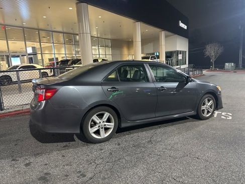 Used 2012 Toyota Camry SE w/ Leather Pkg image 4