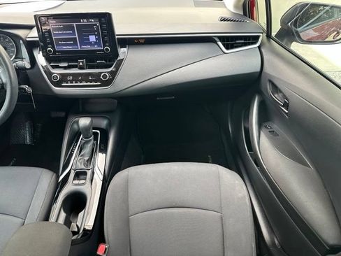 Used 2022 Toyota Corolla LE FWD image 13