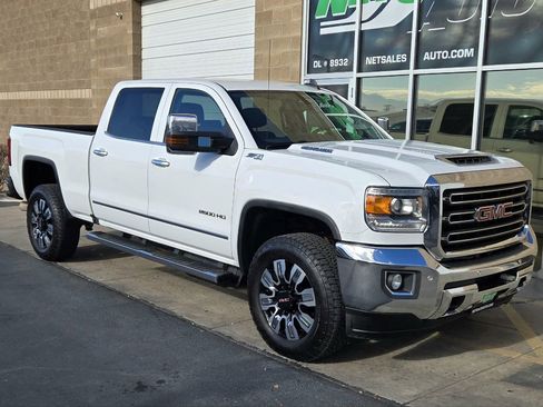Used 2017 GMC Sierra 2500 SLT w/ Duramax Plus Package image 8