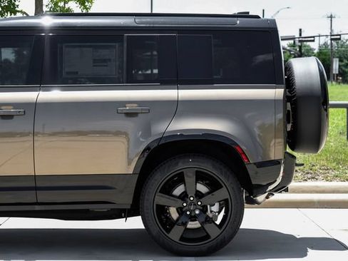New 2026 Land Rover Defender 110 X-Dynamic SE AWD/4WD image 18