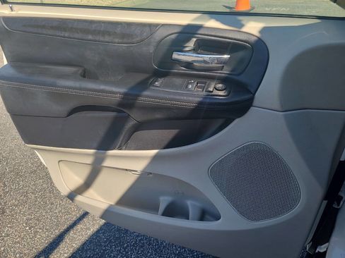 Used 2013 RAM C/V Tradesman image 21