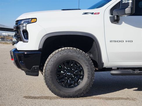 New 2026 Chevrolet Silverado 2500 ZR2 image 5