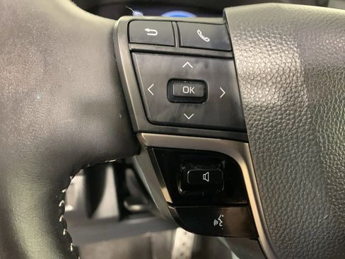 Used 2025 Toyota Camry SE image 20