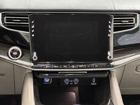 Used 2022 Jeep Wagoneer Series III w/ Premium Group I image 24