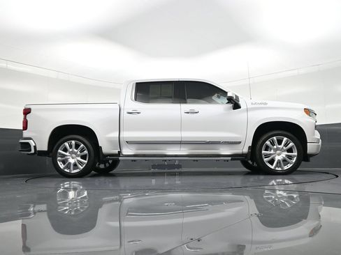 Used 2025 Chevrolet Silverado 1500 High Country w/ High Country Premium Package AWD/4WD image 28