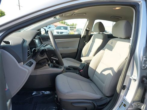 Used 2020 Hyundai Elantra SE FWD image 12