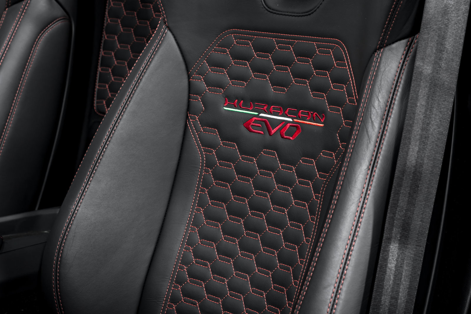 Used 2022 Lamborghini Huracan EVO RWD image 21