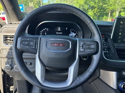 Certified 2024 GMC Yukon SLT w/ SLT Premium Package AWD/4WD image 24