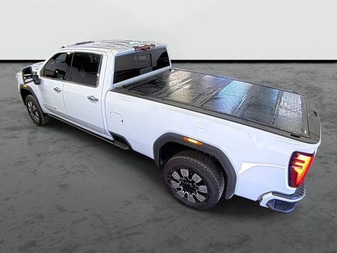 Used 2025 GMC Sierra 3500 Denali w/ Technology Package AWD/4WD image 2