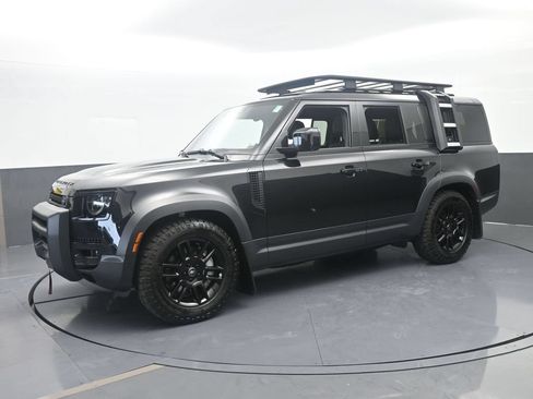 Used 2023 Land Rover Defender 130 SE AWD/4WD image 2