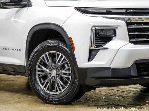 Used 2025 Chevrolet Traverse LT AWD/4WD image 4