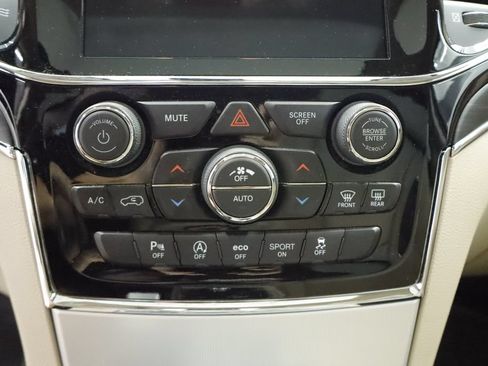 Certified 2020 Jeep Grand Cherokee Limited w/ Luxury Group II AWD/4WD image 35