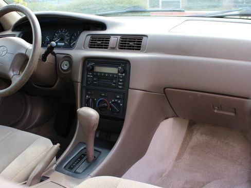 Used 2001 Toyota Camry CE image 11