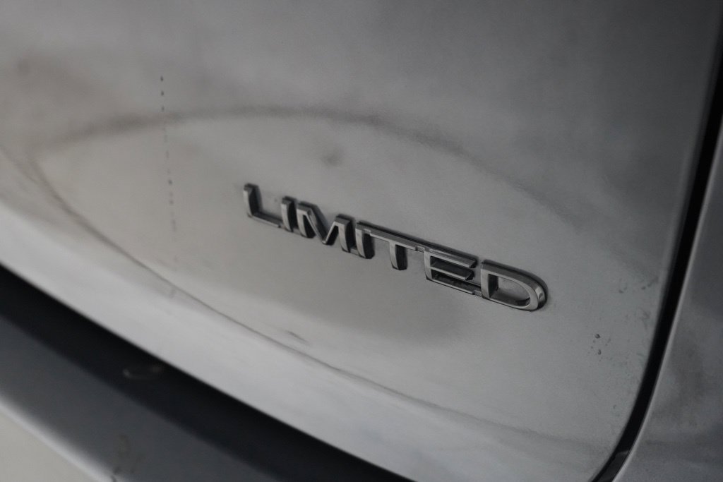 Used 2020 Chrysler Pacifica Limited w/ Quick Order Package 27H Red S FWD image 10