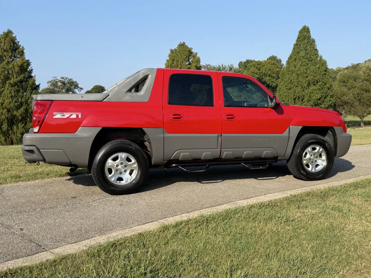 Used 2002 Chevrolet Avalanche 4x4 w/ Off-Road Suspension Pkg image 11