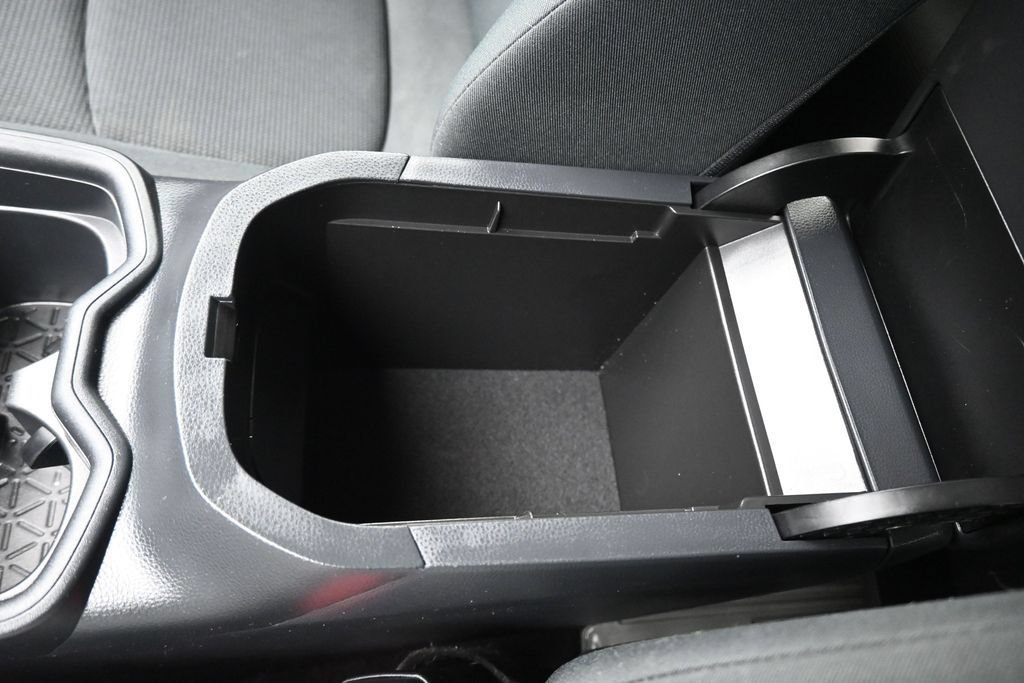 Used 2019 Toyota RAV4 LE FWD image 22