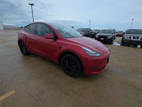 Used 2023 Tesla Model Y Long Range AWD/4WD image 9