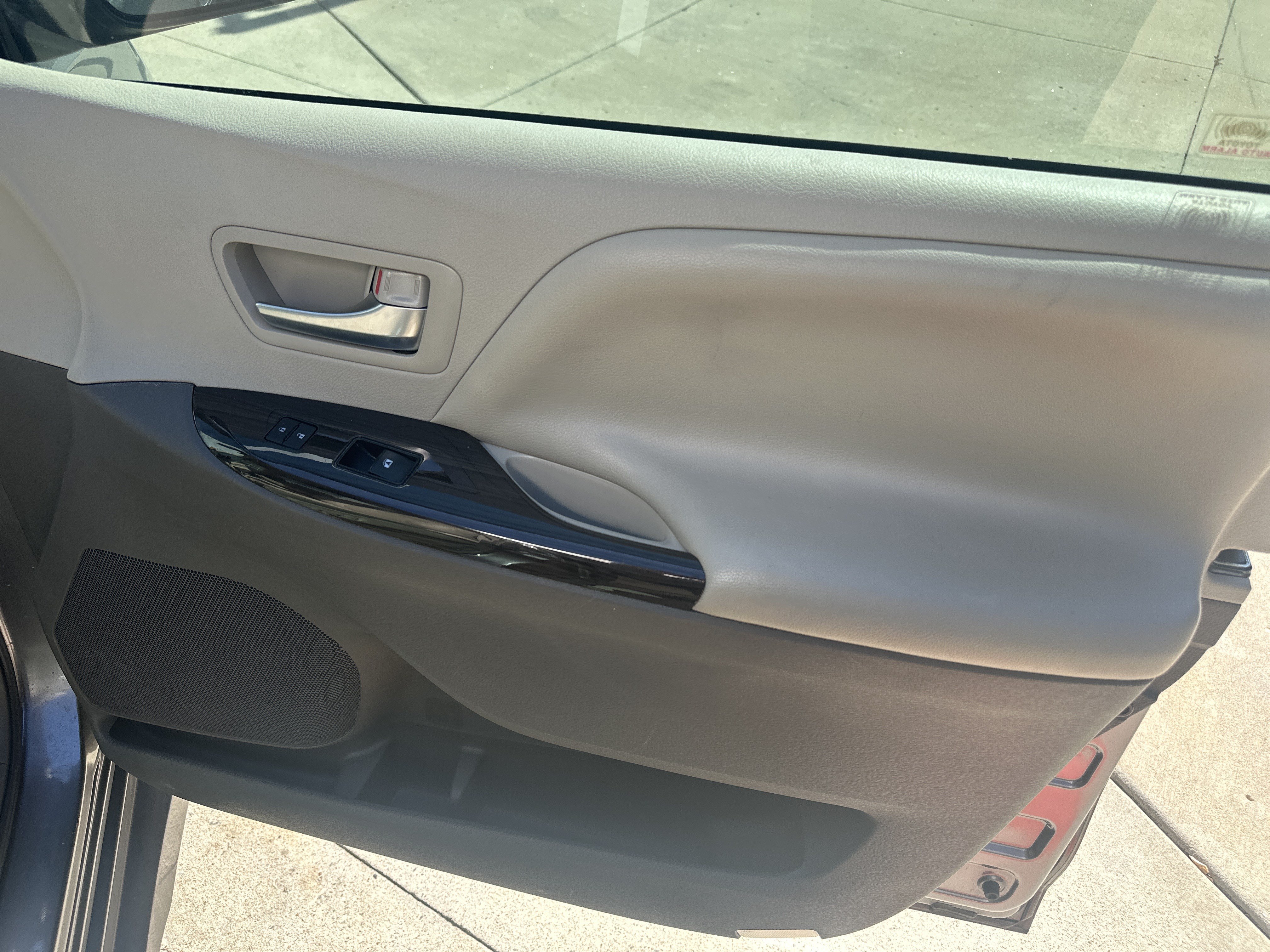 Used 2018 Toyota Sienna XLE w/ XLE Navigation Package FWD image 26