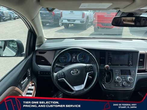 Used 2018 Toyota Sienna Limited Premium FWD image 14