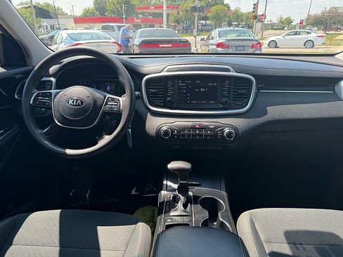 Used 2020 Kia Sorento LX FWD image 26