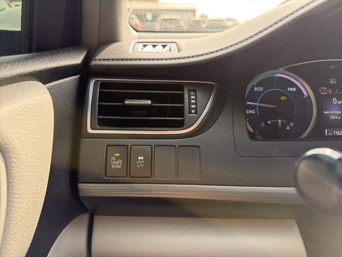 Used 2016 Toyota Camry XLE w/ Moonroof Package image 17