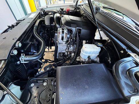 Used 2010 Chevrolet Suburban LTZ RWD image 12